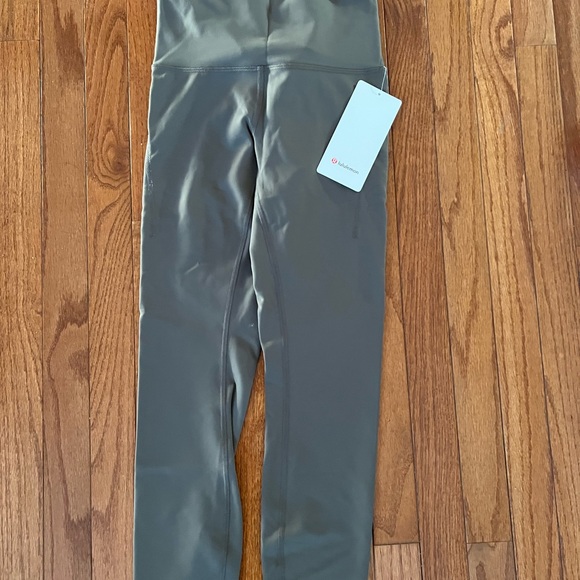 Newtag Lululemon wunder train pockets* sz 6, 25” - Picture 4 of 5